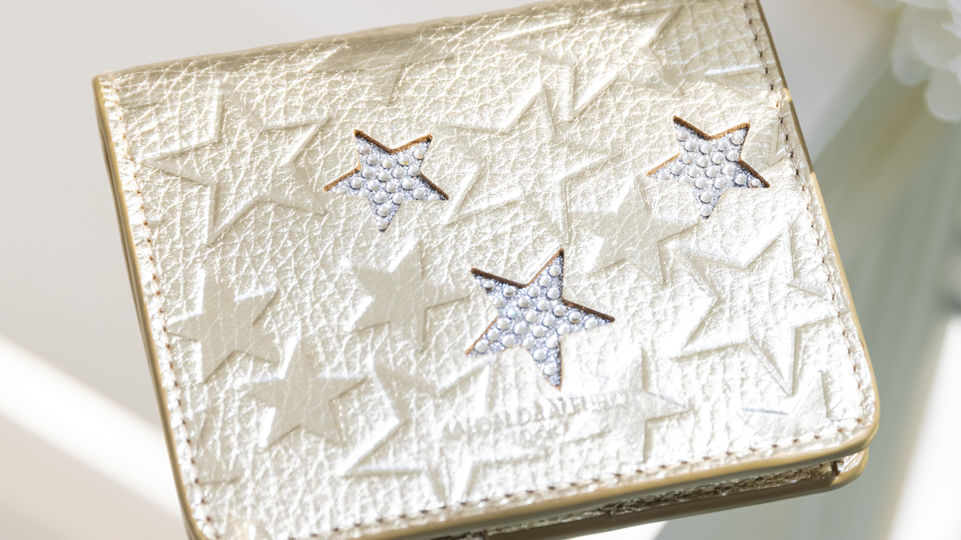 SALON DE ALFURD 星型エンボス 二つ折り財布ゴールド新品未使用です SALON DE ALFURD 星型エンボス 二つ折り財布ゴールド新品未使用